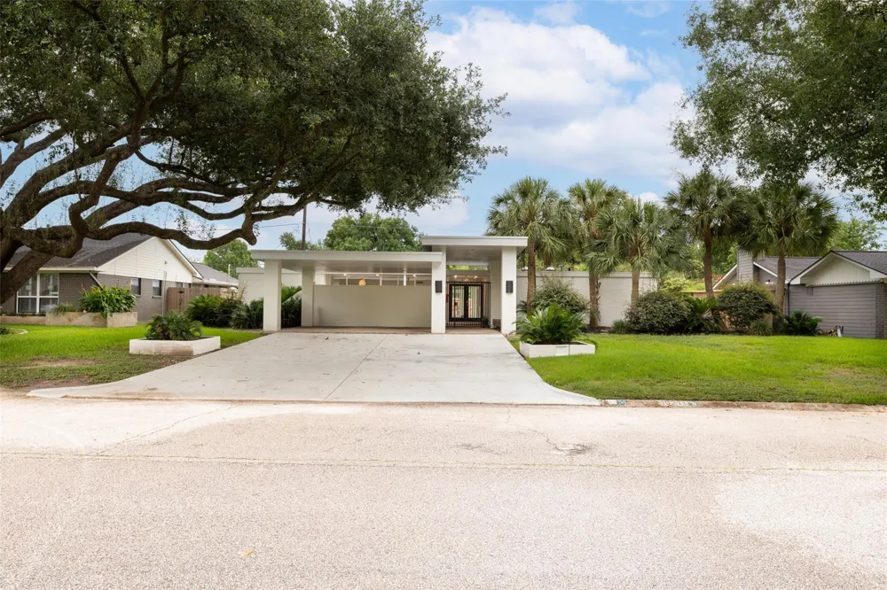10211 Willowgrove Drive Houston, TX 77035