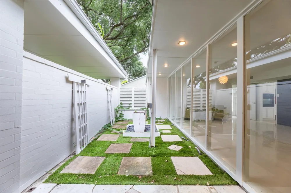 10211 Willowgrove Drive Houston, TX 77035