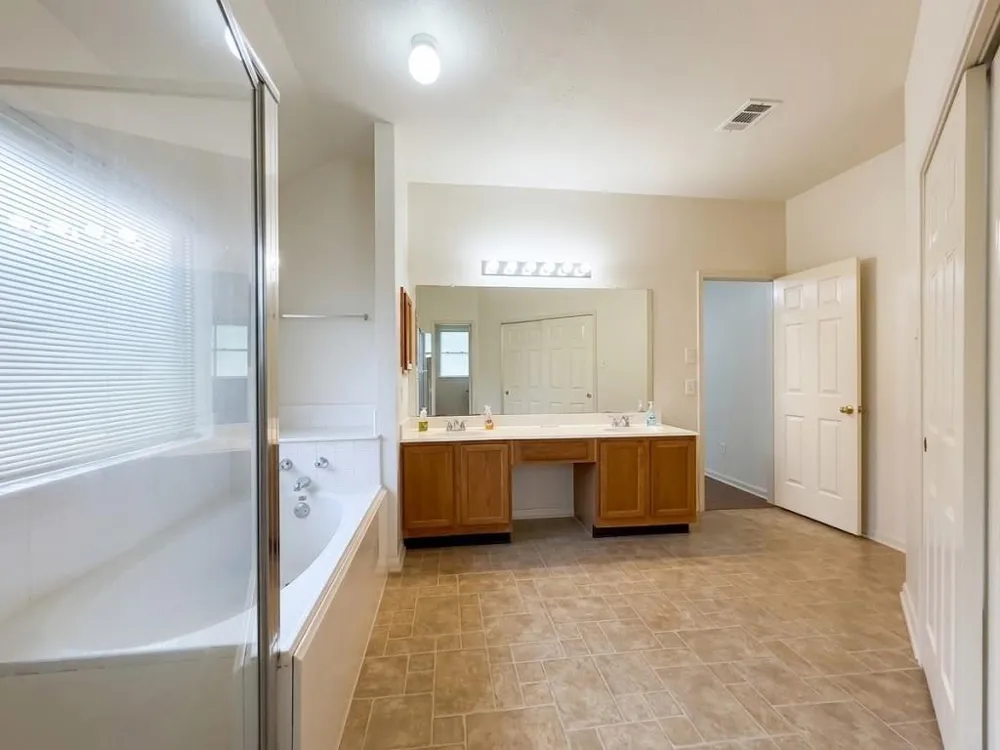 2710 Glen Cullen Lane Pearland, TX 77584
