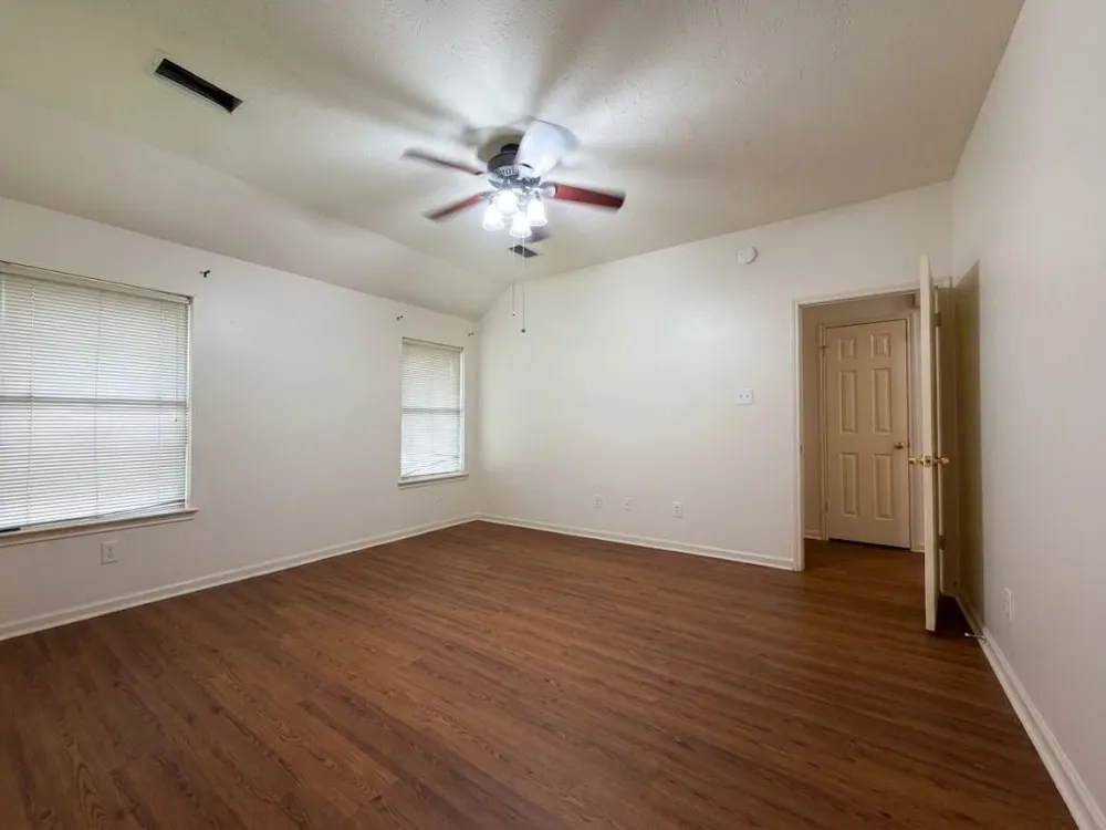 2710 Glen Cullen Lane Pearland, TX 77584