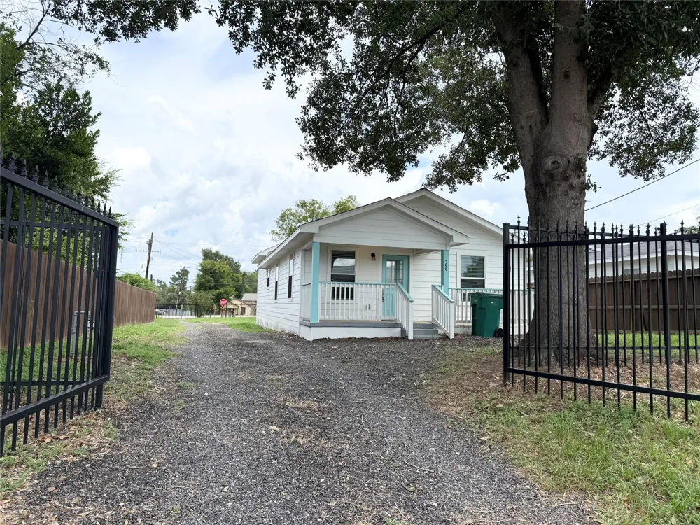 506 Thomason Street Willis, TX 77378