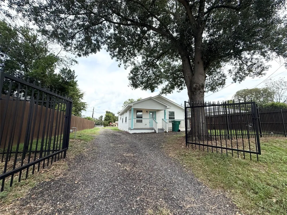 506 Thomason Street Willis, TX 77378