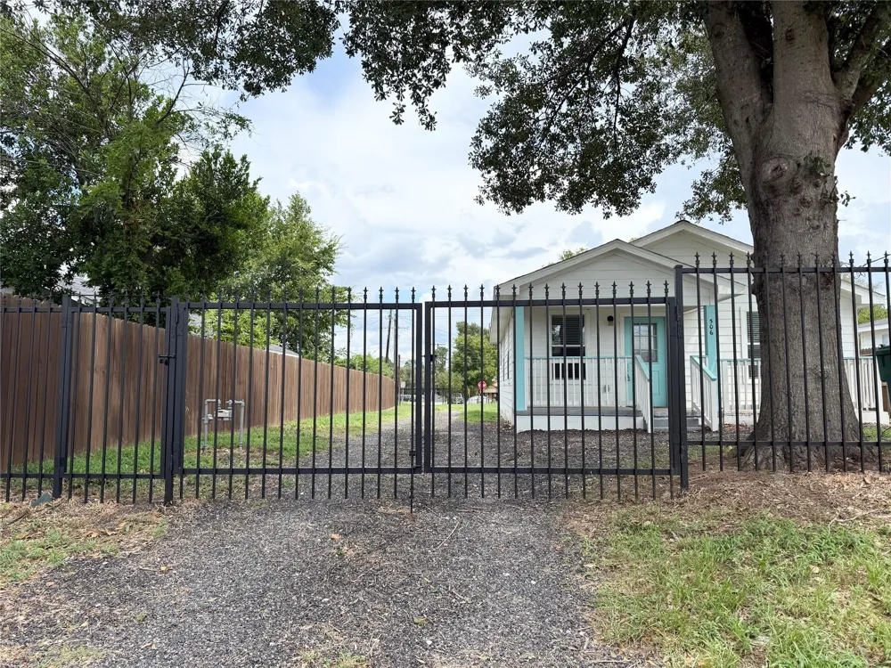 506 Thomason Street Willis, TX 77378