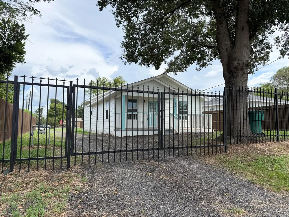 506 Thomason Street Willis, TX 77378