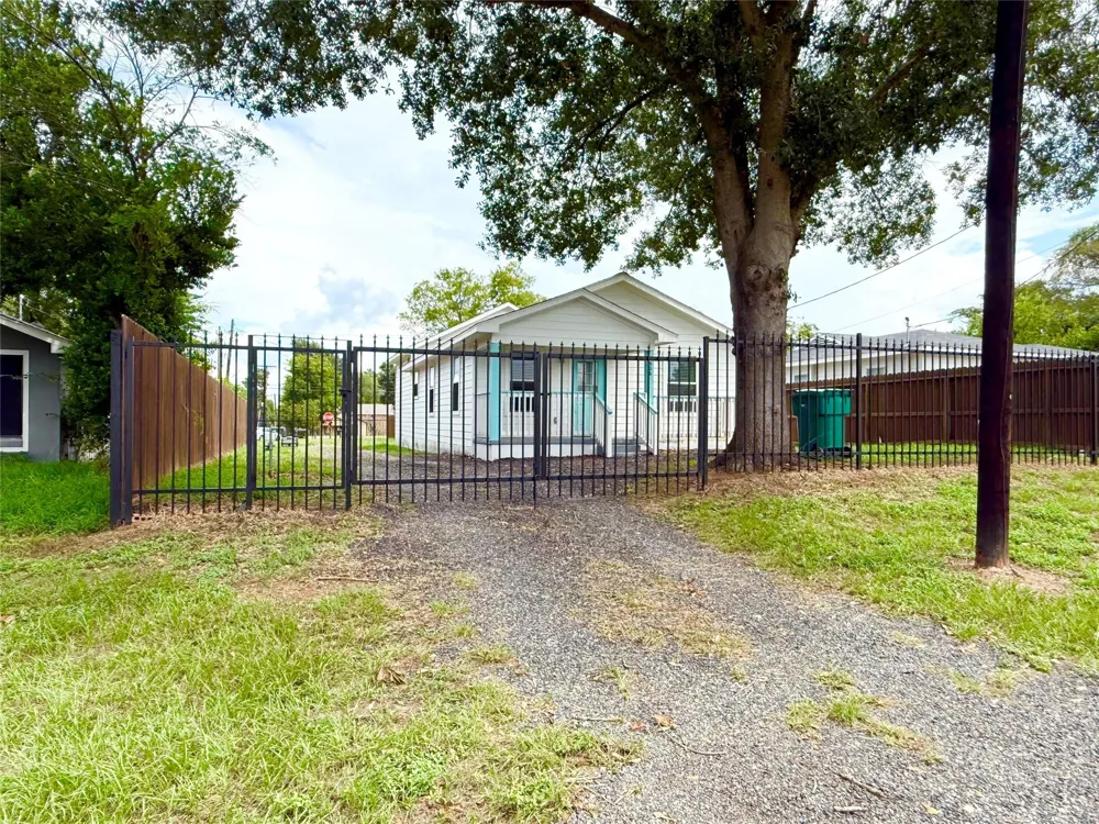 506 Thomason Street Willis, TX 77378
