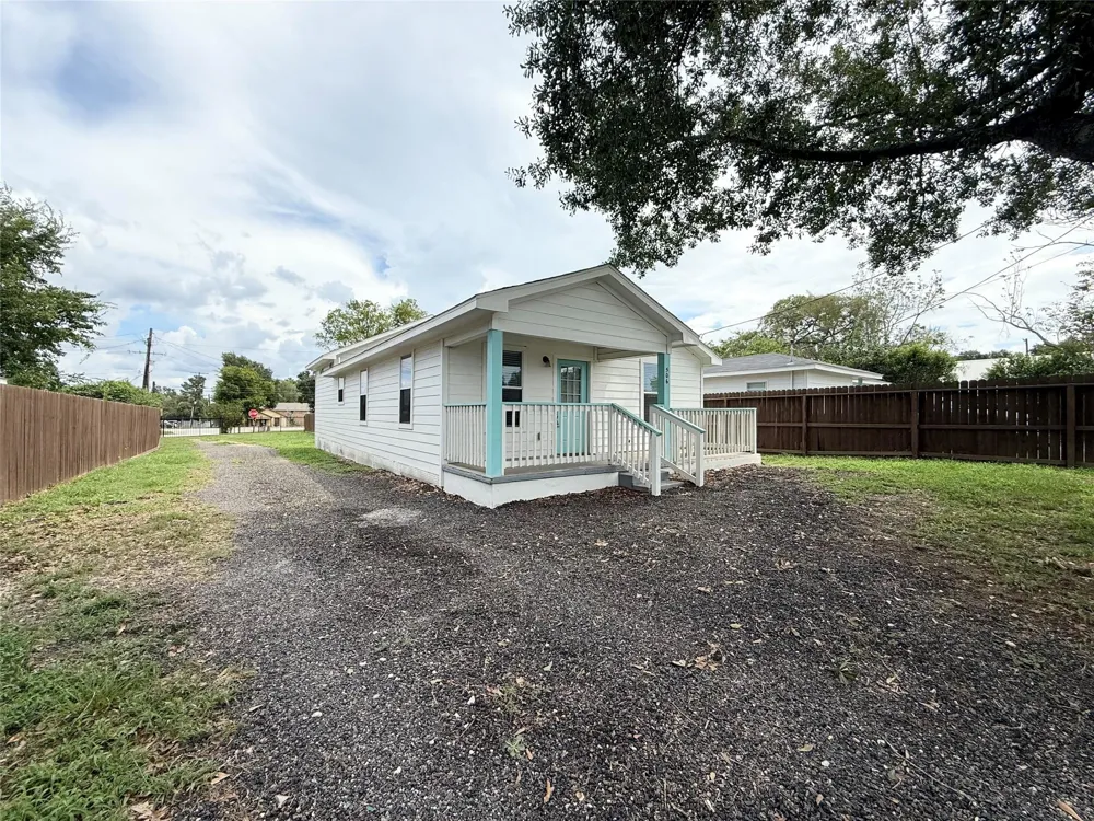 506 Thomason Street Willis, TX 77378