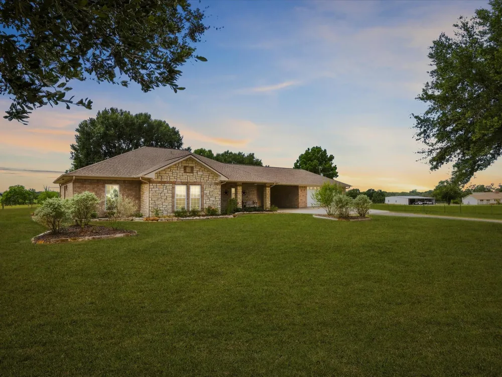 19929 Pierceall Road Hempstead, TX 77445