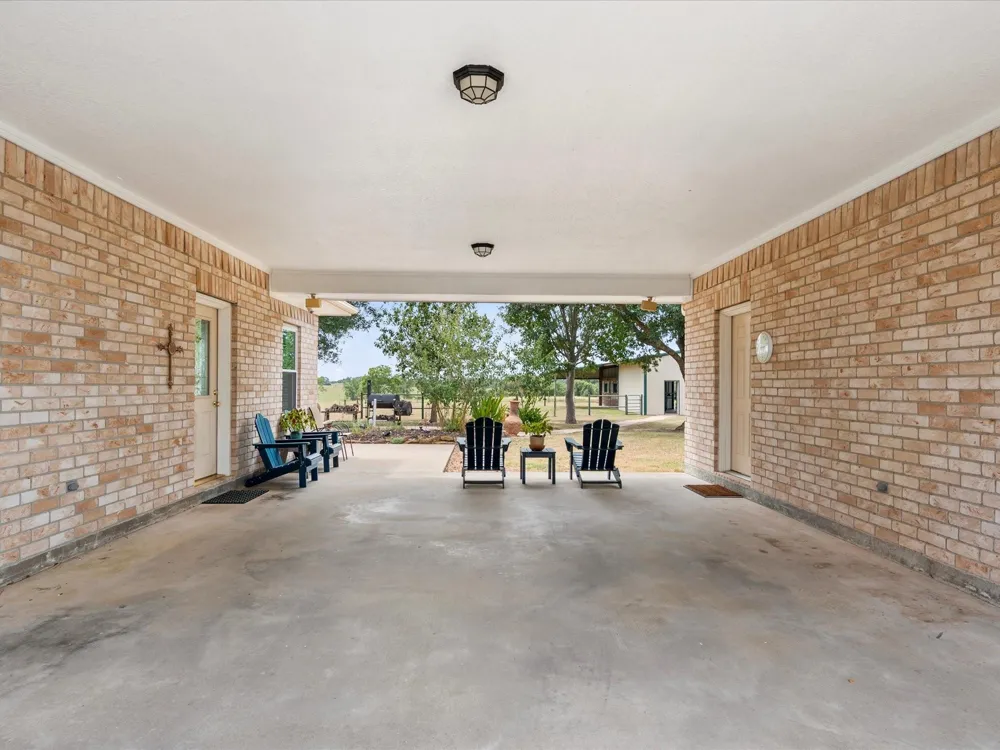 19929 Pierceall Road Hempstead, TX 77445