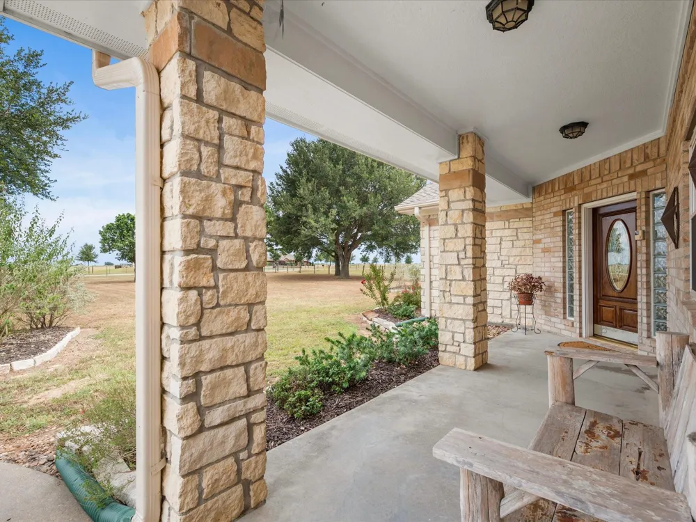 19929 Pierceall Road Hempstead, TX 77445