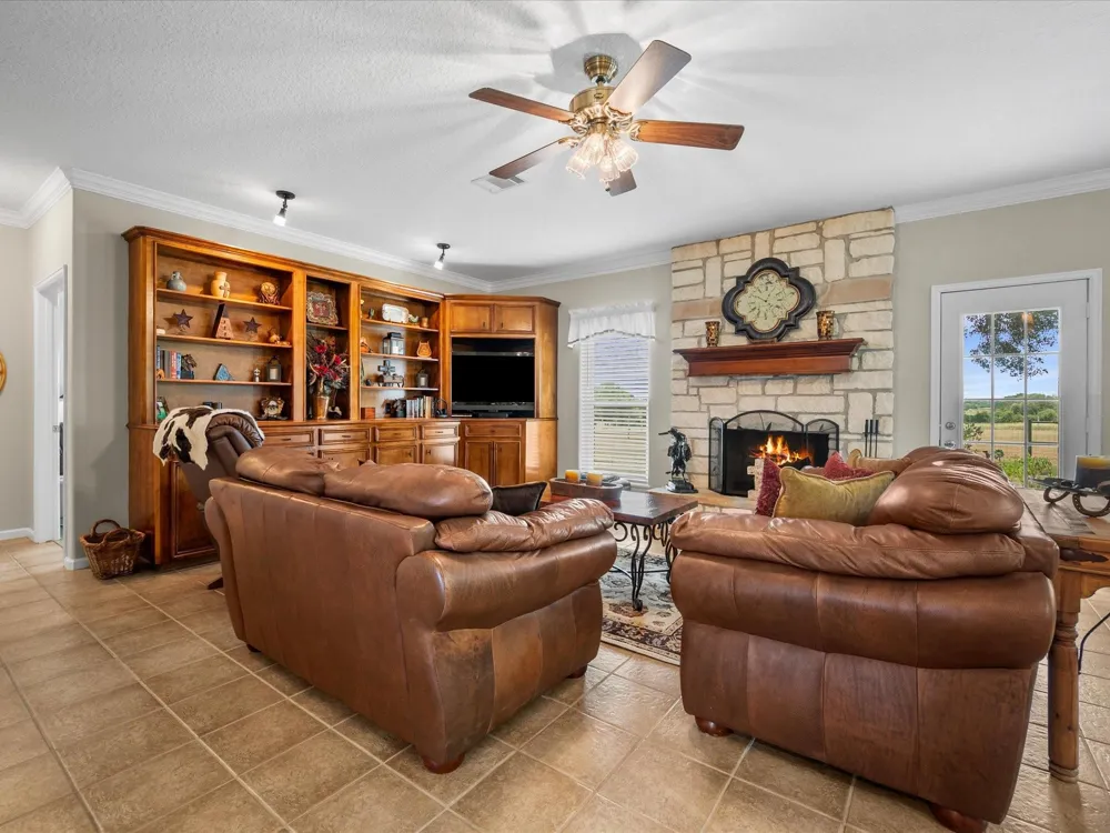 19929 Pierceall Road Hempstead, TX 77445