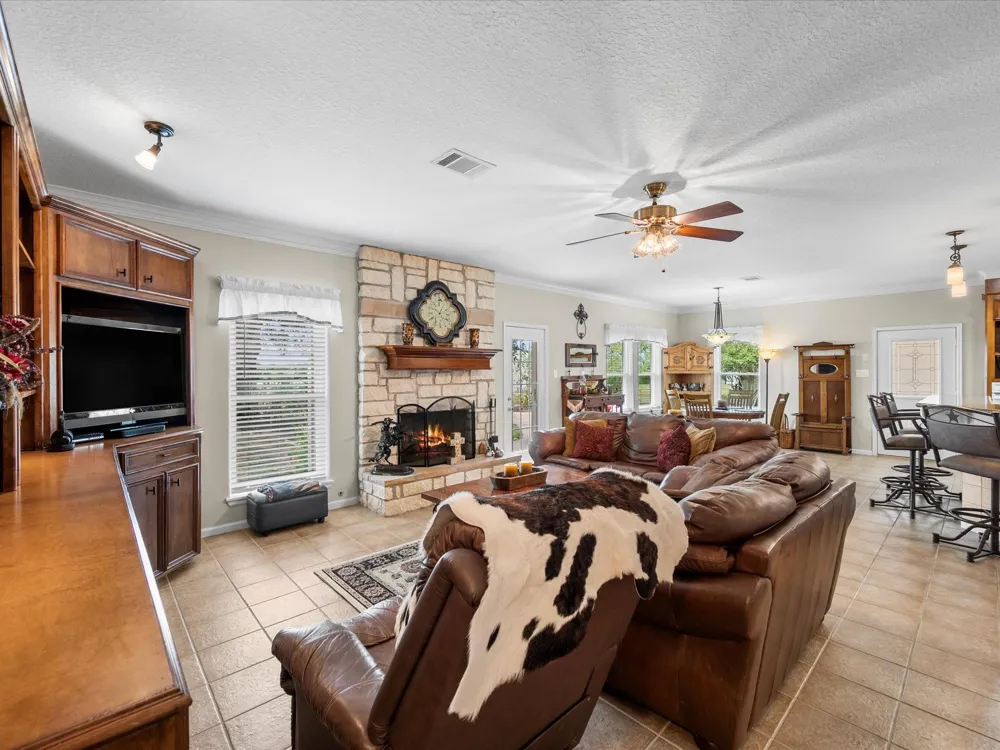 19929 Pierceall Road Hempstead, TX 77445