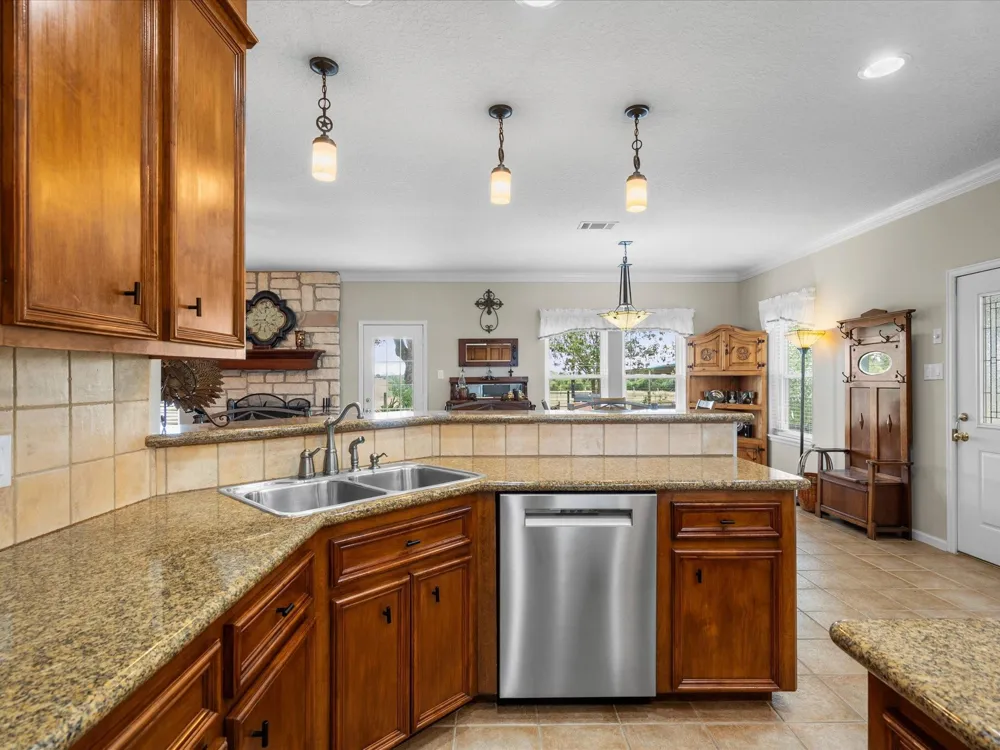 19929 Pierceall Road Hempstead, TX 77445