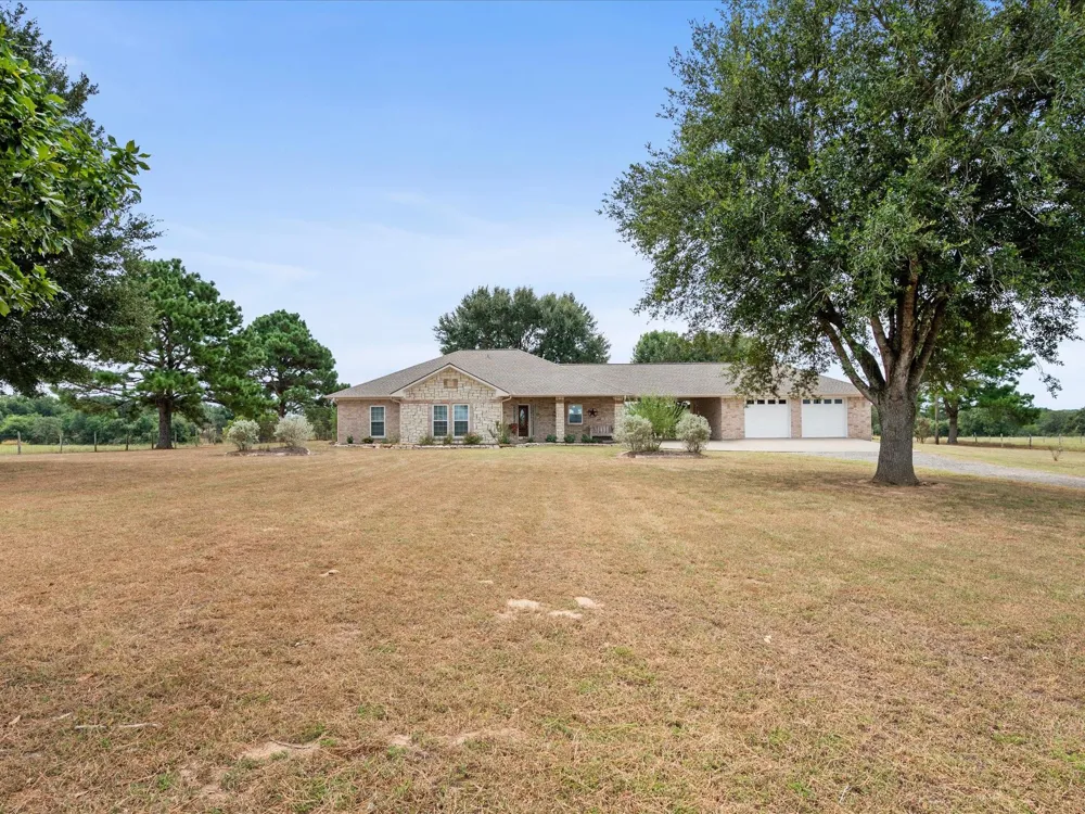 19929 Pierceall Road Hempstead, TX 77445