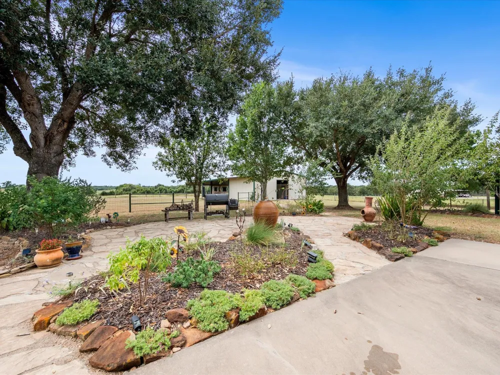 19929 Pierceall Road Hempstead, TX 77445
