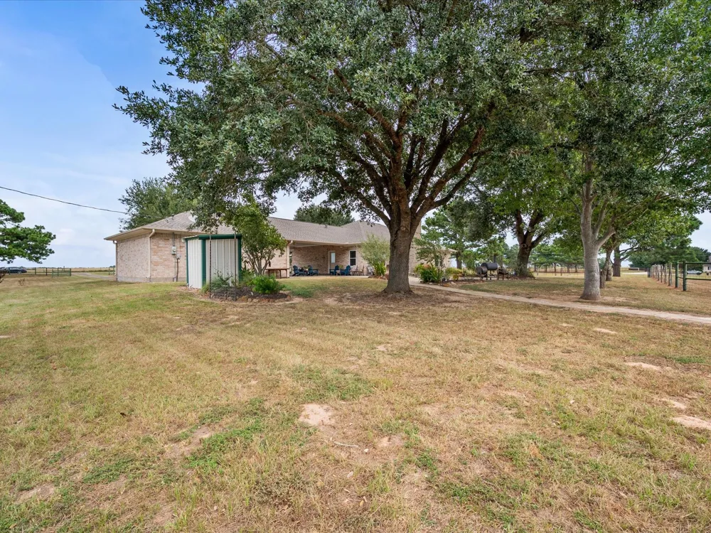 19929 Pierceall Road Hempstead, TX 77445