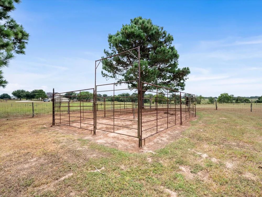 19929 Pierceall Road Hempstead, TX 77445
