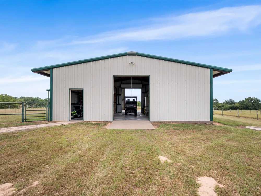 19929 Pierceall Road Hempstead, TX 77445
