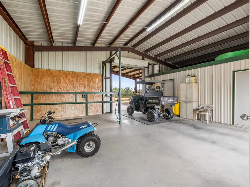 19929 Pierceall Road Hempstead, TX 77445