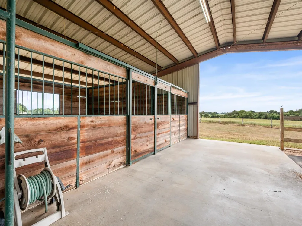 19929 Pierceall Road Hempstead, TX 77445