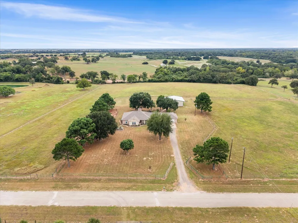 19929 Pierceall Road Hempstead, TX 77445