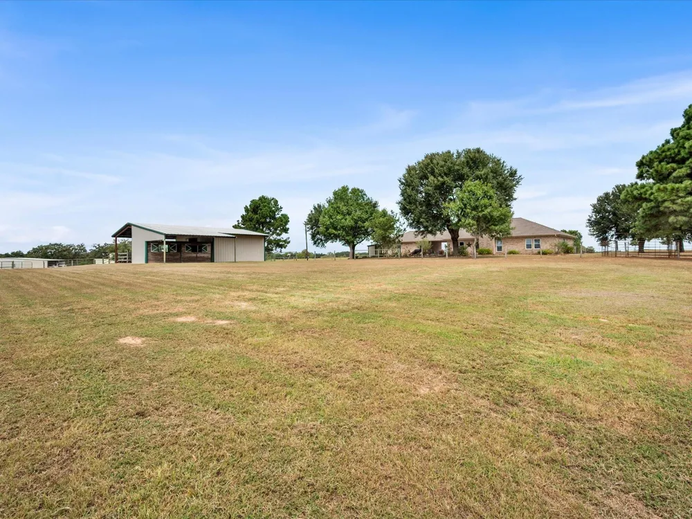 19929 Pierceall Road Hempstead, TX 77445