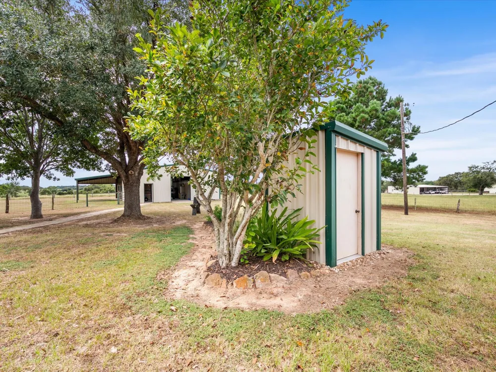 19929 Pierceall Road Hempstead, TX 77445