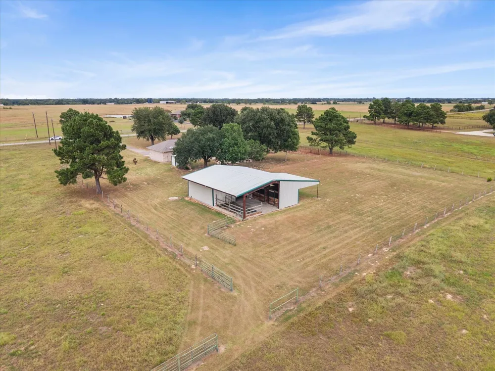 19929 Pierceall Road Hempstead, TX 77445