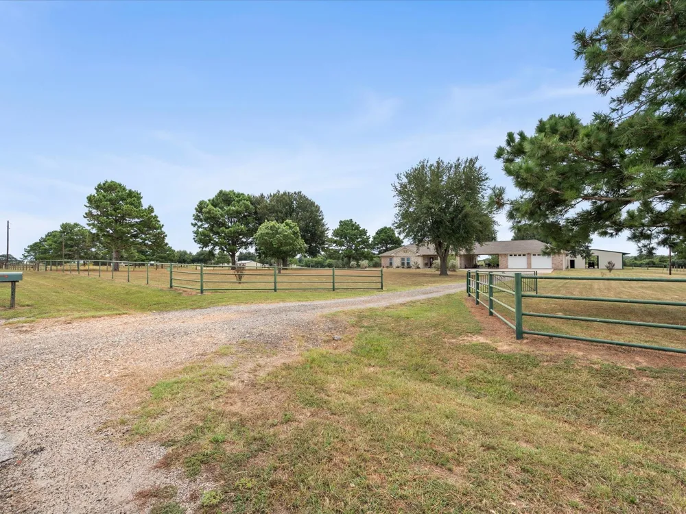 19929 Pierceall Road Hempstead, TX 77445