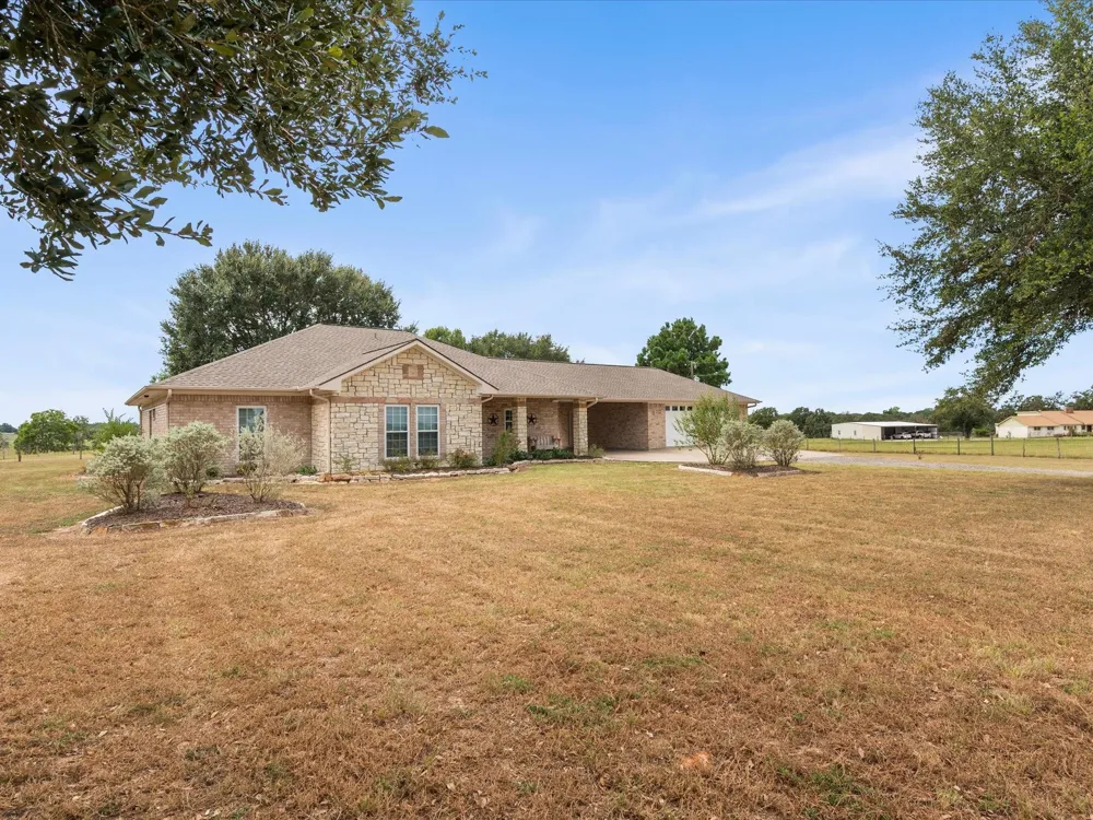 19929 Pierceall Road Hempstead, TX 77445