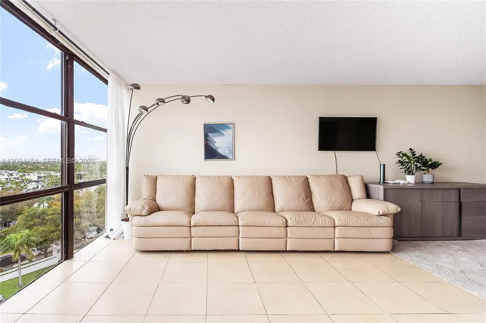 800 Parkview Dr #901 Hallandale Beach, FL 33009