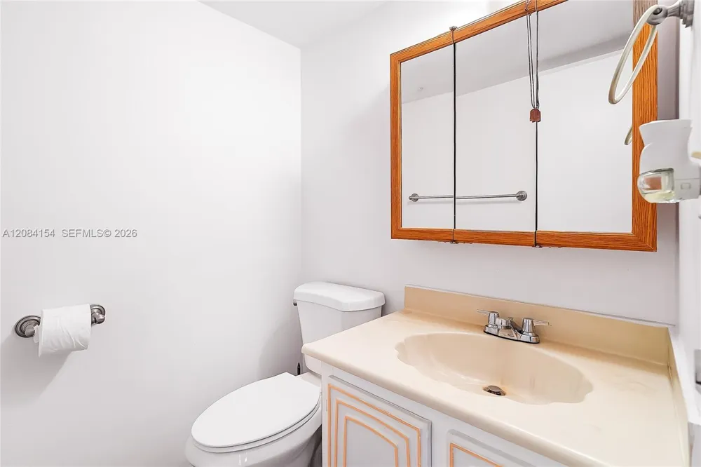 800 Parkview Dr #901 Hallandale Beach, FL 33009