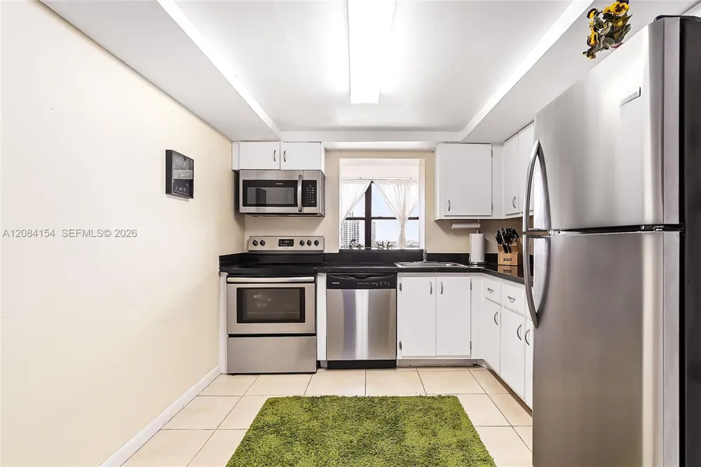 800 Parkview Dr #901 Hallandale Beach, FL 33009