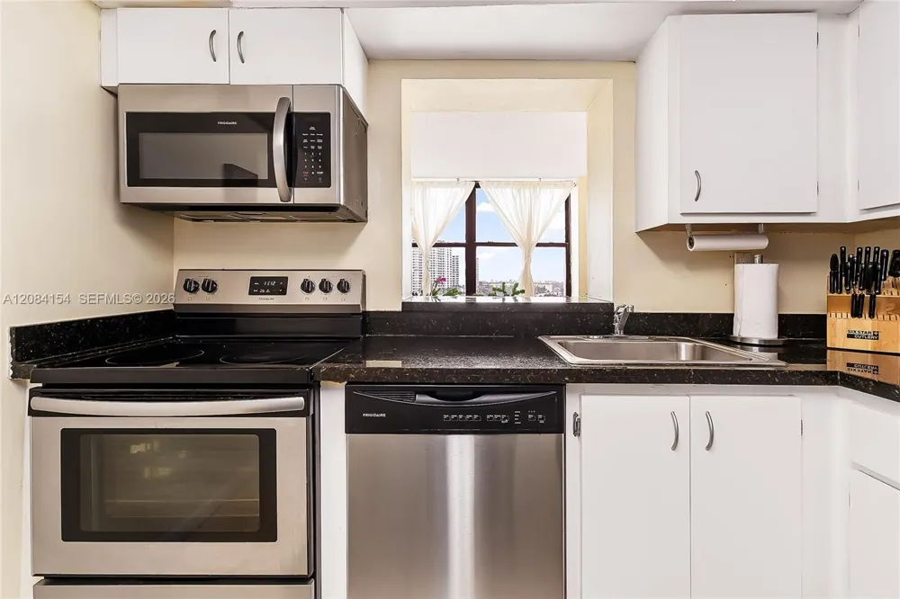 800 Parkview Dr #901 Hallandale Beach, FL 33009