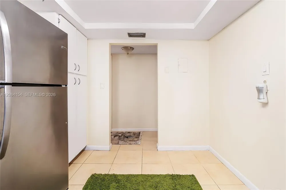 800 Parkview Dr #901 Hallandale Beach, FL 33009