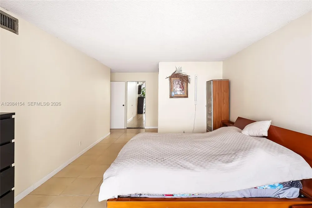 800 Parkview Dr #901 Hallandale Beach, FL 33009