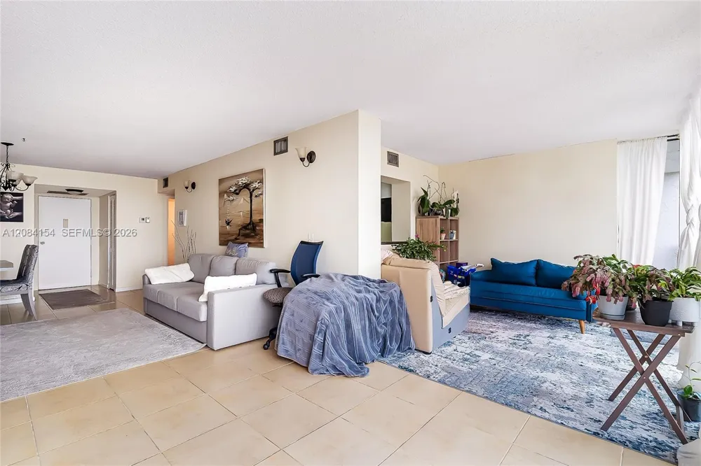 800 Parkview Dr #901 Hallandale Beach, FL 33009