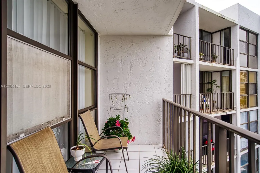 800 Parkview Dr #901 Hallandale Beach, FL 33009
