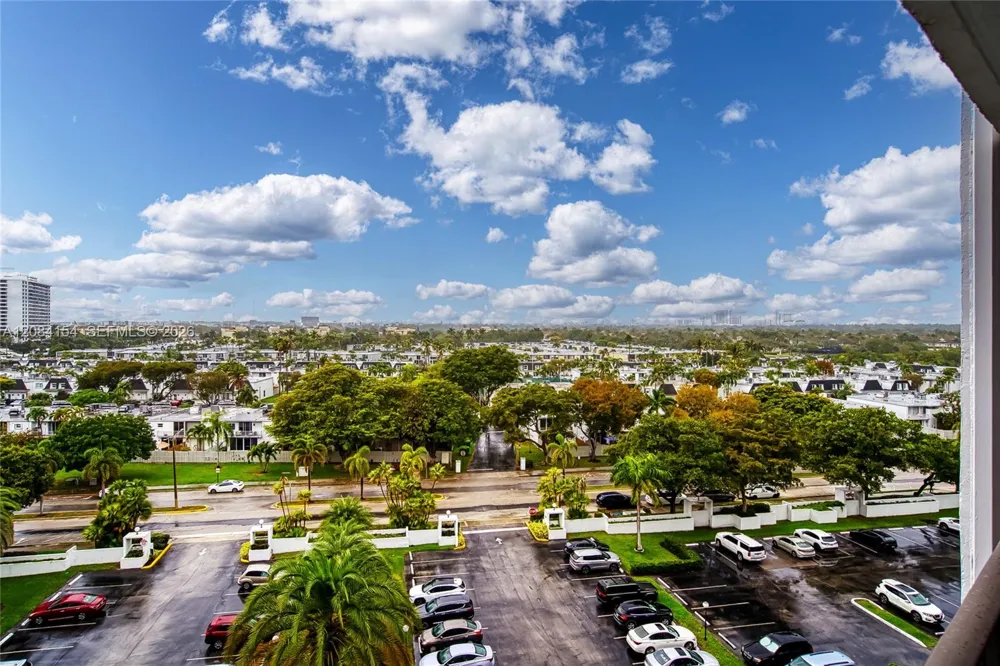 800 Parkview Dr #901 Hallandale Beach, FL 33009