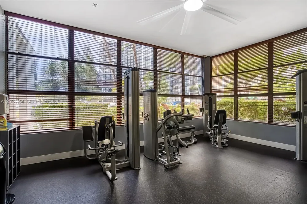 800 Parkview Dr #901 Hallandale Beach, FL 33009