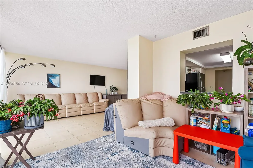 800 Parkview Dr #901 Hallandale Beach, FL 33009