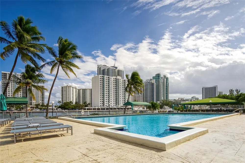 800 Parkview Dr #901 Hallandale Beach, FL 33009