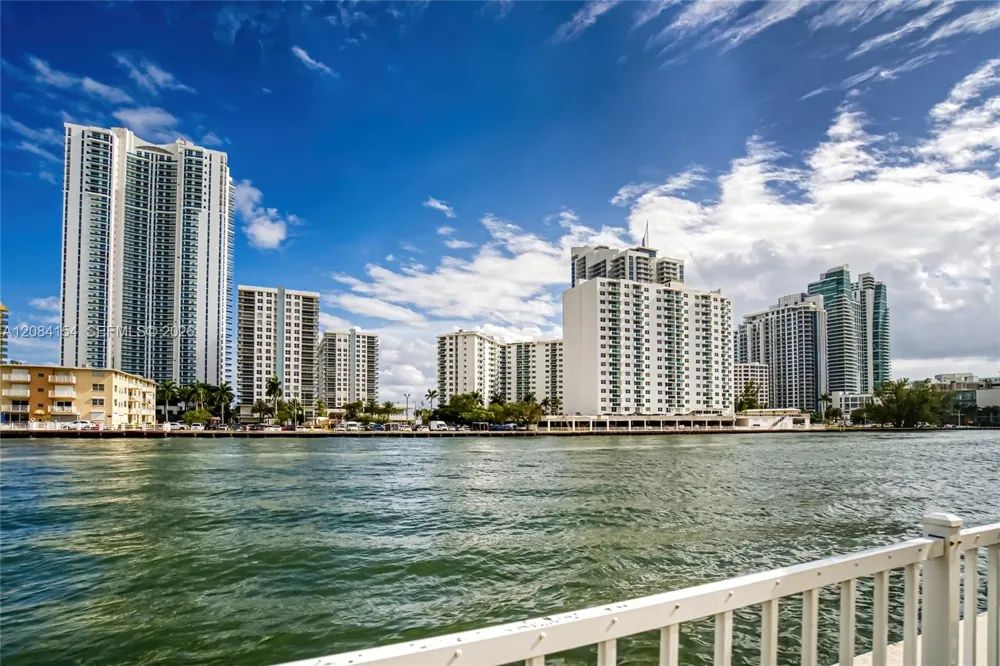 800 Parkview Dr #901 Hallandale Beach, FL 33009