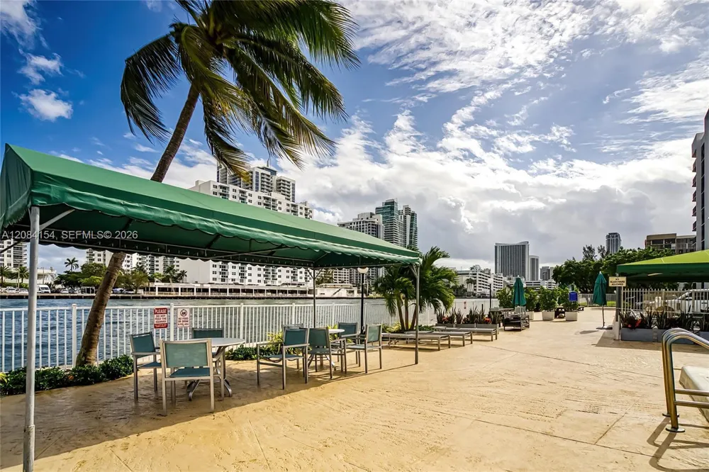 800 Parkview Dr #901 Hallandale Beach, FL 33009