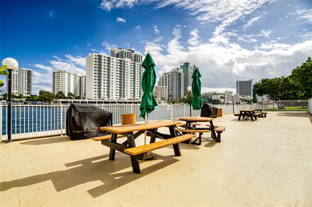 800 Parkview Dr #901 Hallandale Beach, FL 33009