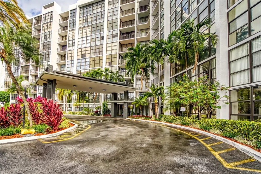 800 Parkview Dr #901 Hallandale Beach, FL 33009