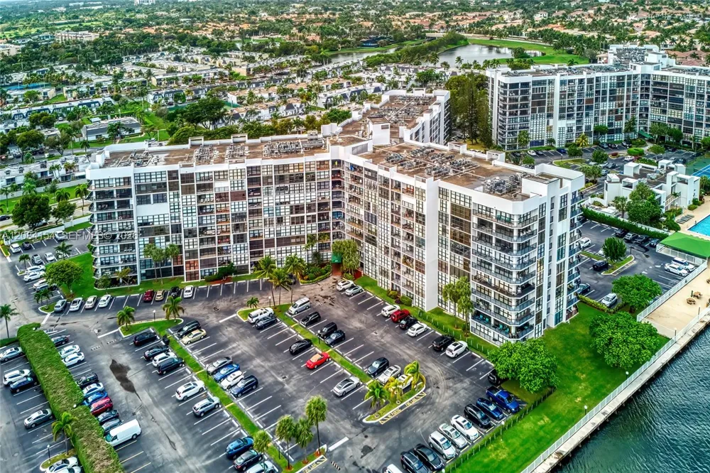 800 Parkview Dr #901 Hallandale Beach, FL 33009