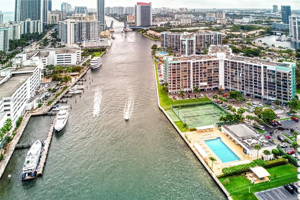 800 Parkview Dr #901 Hallandale Beach, FL 33009