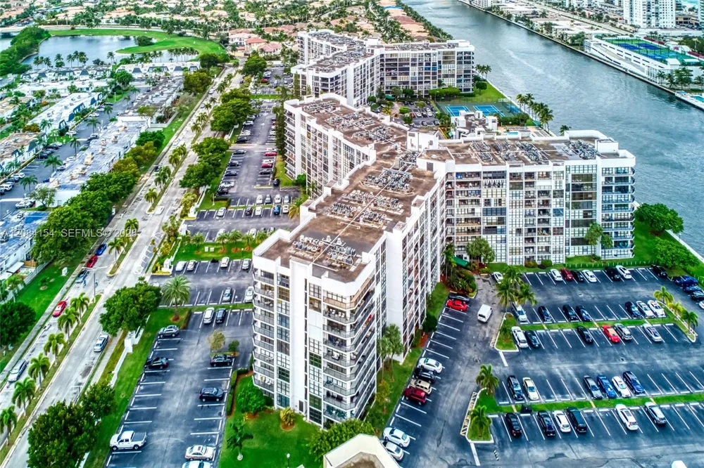 800 Parkview Dr #901 Hallandale Beach, FL 33009