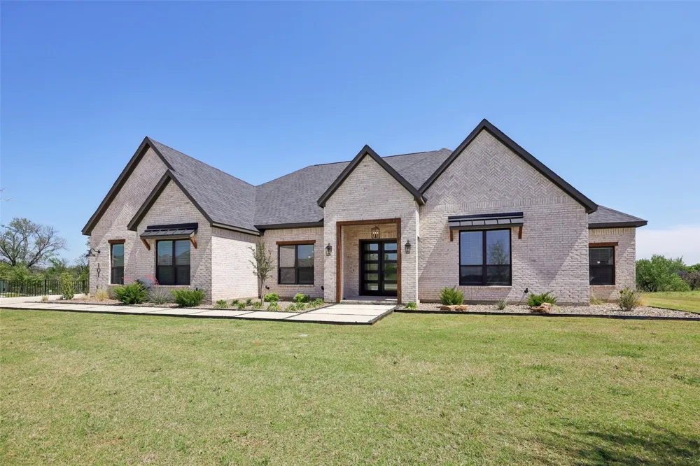 132 Peachleaf Drive Krugerville, TX 76227
