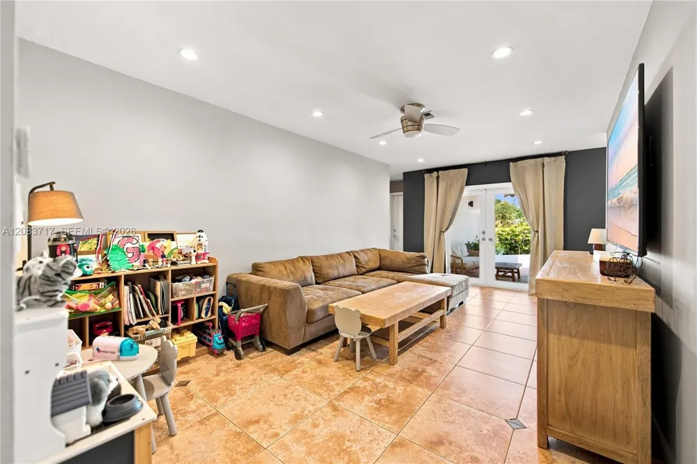 1119 Buchanan St Hollywood, FL 33019